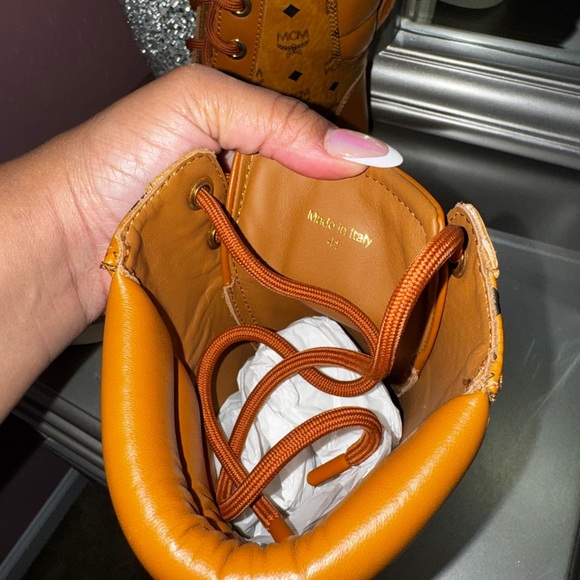 🚨BNWT 🚨 MCM Women's Tan Leather Combat Boots - Picture 5 of 5